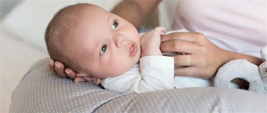 宝宝吃奶拉肚子、腹胀、睡眠不安，你有没有考虑过是乳糖不耐受？